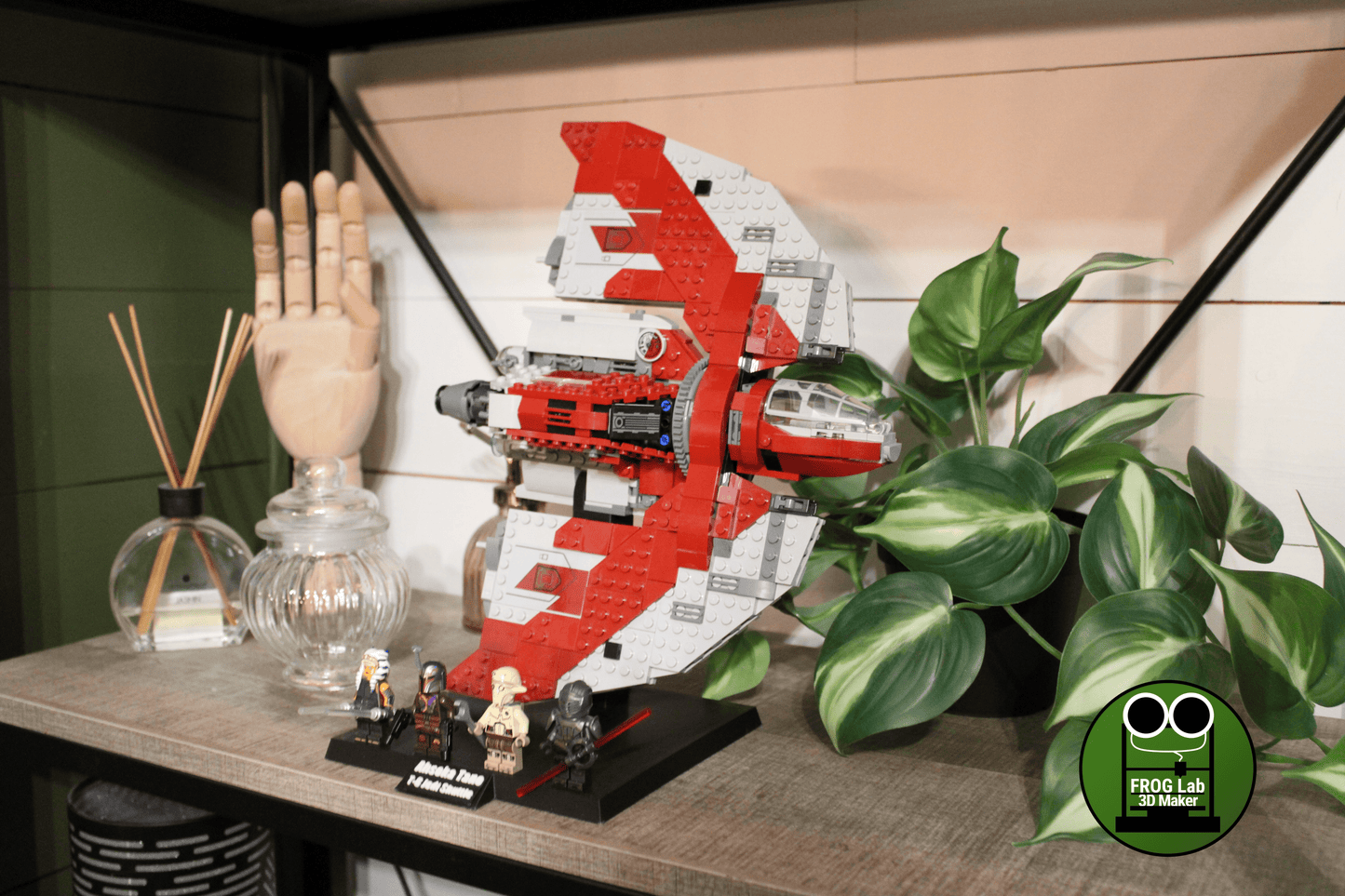 Support d’exposition LEGO Star Wars - 75362 Ahsoka Tano's T-6 Jedi Shuttle